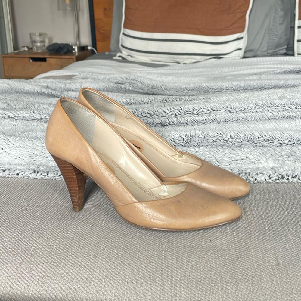 SOLD Tahari leather nude/blush heels